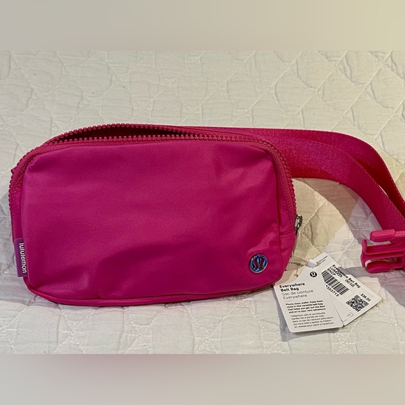 lululemon athletica Handbags - Lululemon Everywhere Belt bag sonic pink